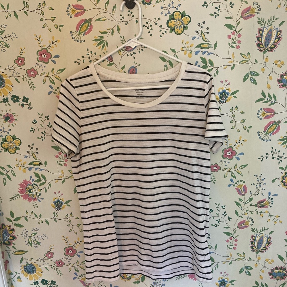 Mossimo Supply Co. Junior’s XL cotton navy and white striped t-shirt.